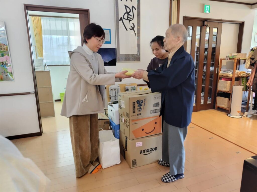 あずま家さんにタオルを寄付しました